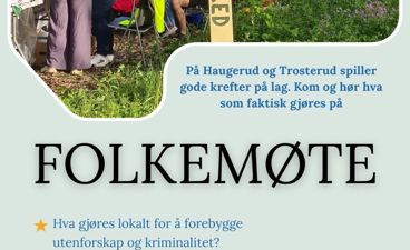 En gruppe mennesker i en hage